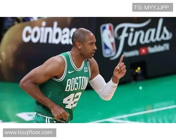 霍福德谈与库里做队友的感受:从对手到队友的巨大转变